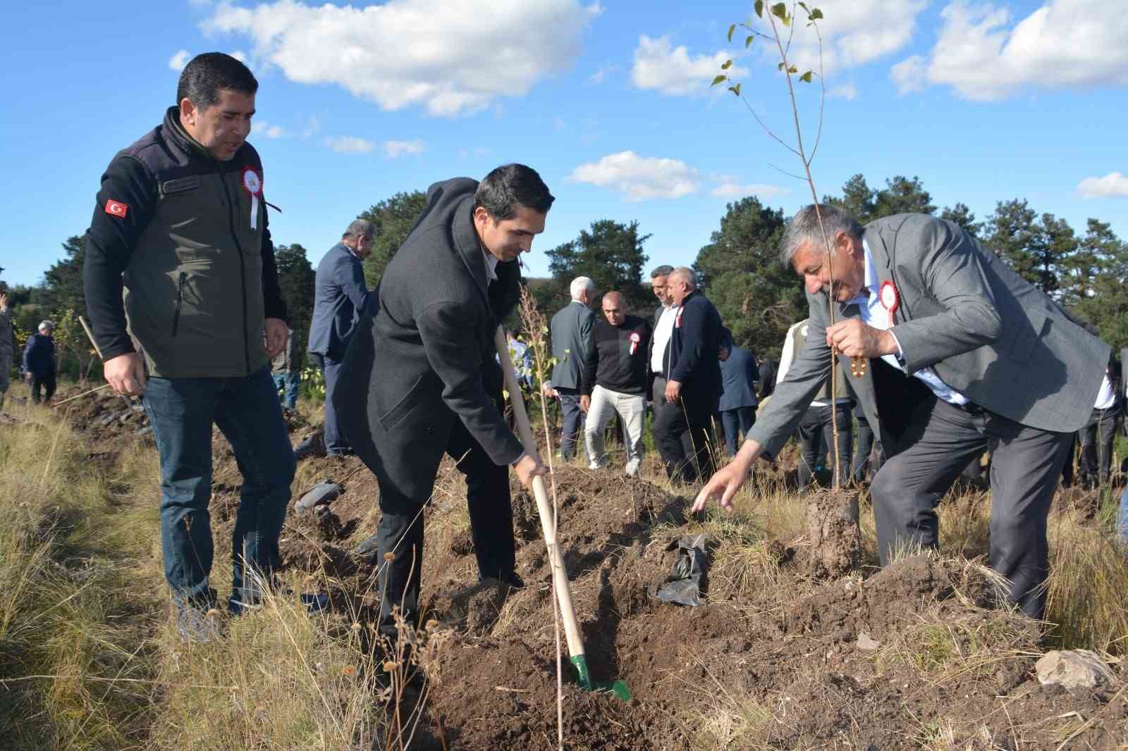 Sarıkamış Şehitleri adına fidanlar toprakla buluştu
