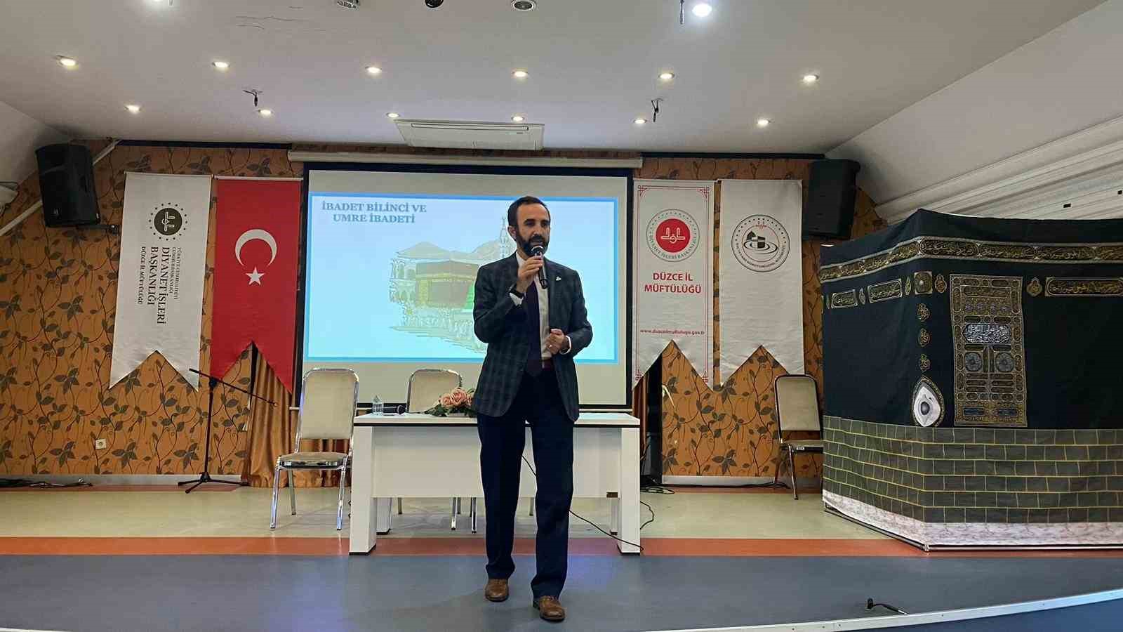 Düzce’de umre semineri düzenlendi
