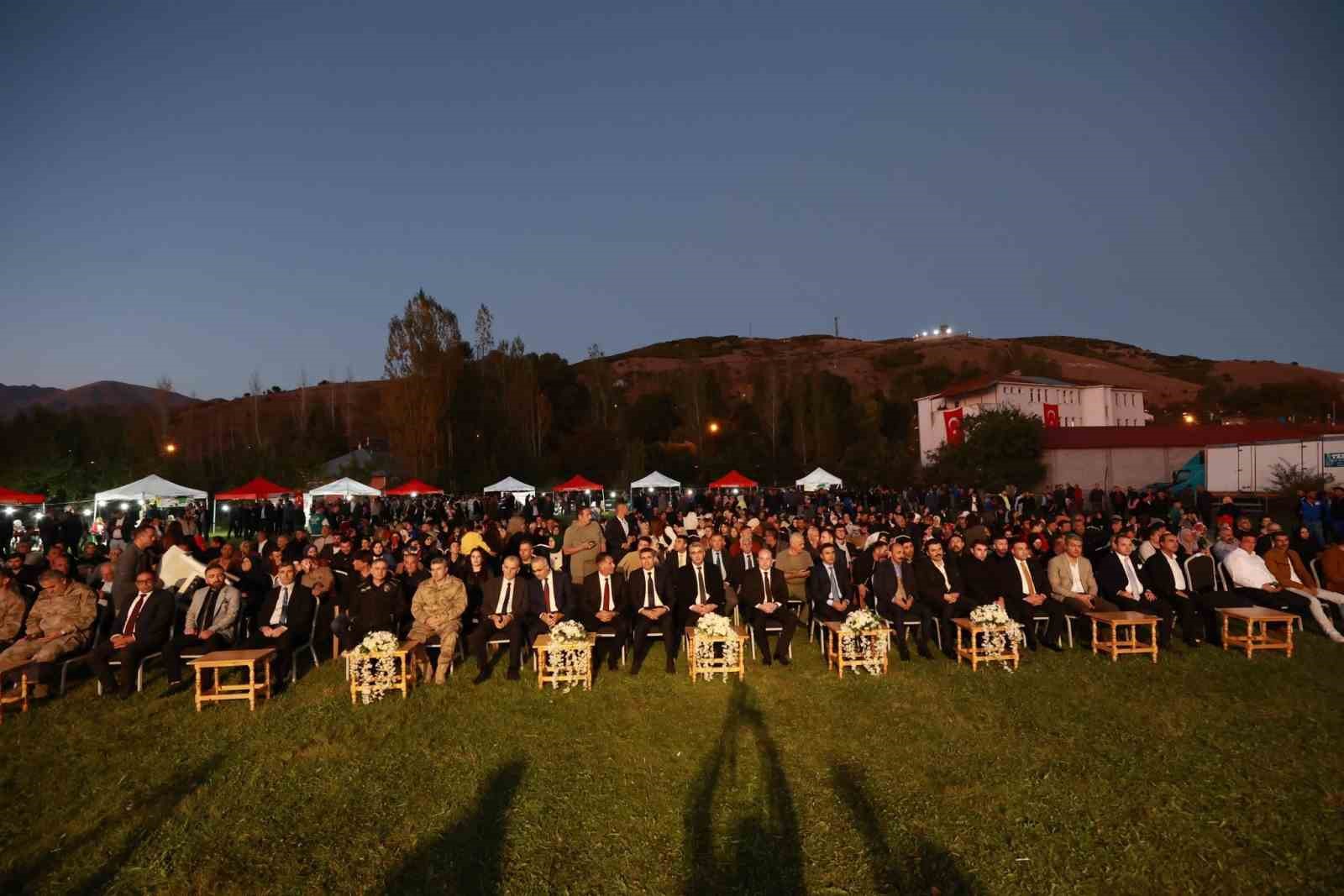 Yedisu 2. Geleneksel Horoz Kuru Fasulye ve Bal Festivali yapıldı
