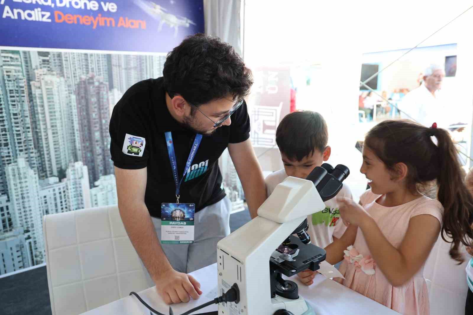 Pilot olma deneyimini TEKNOFEST’te yaşıyorlar
