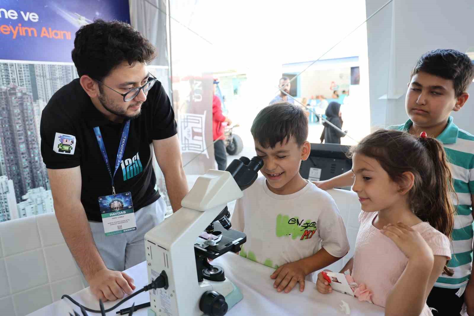 Pilot olma deneyimini TEKNOFEST’te yaşıyorlar
