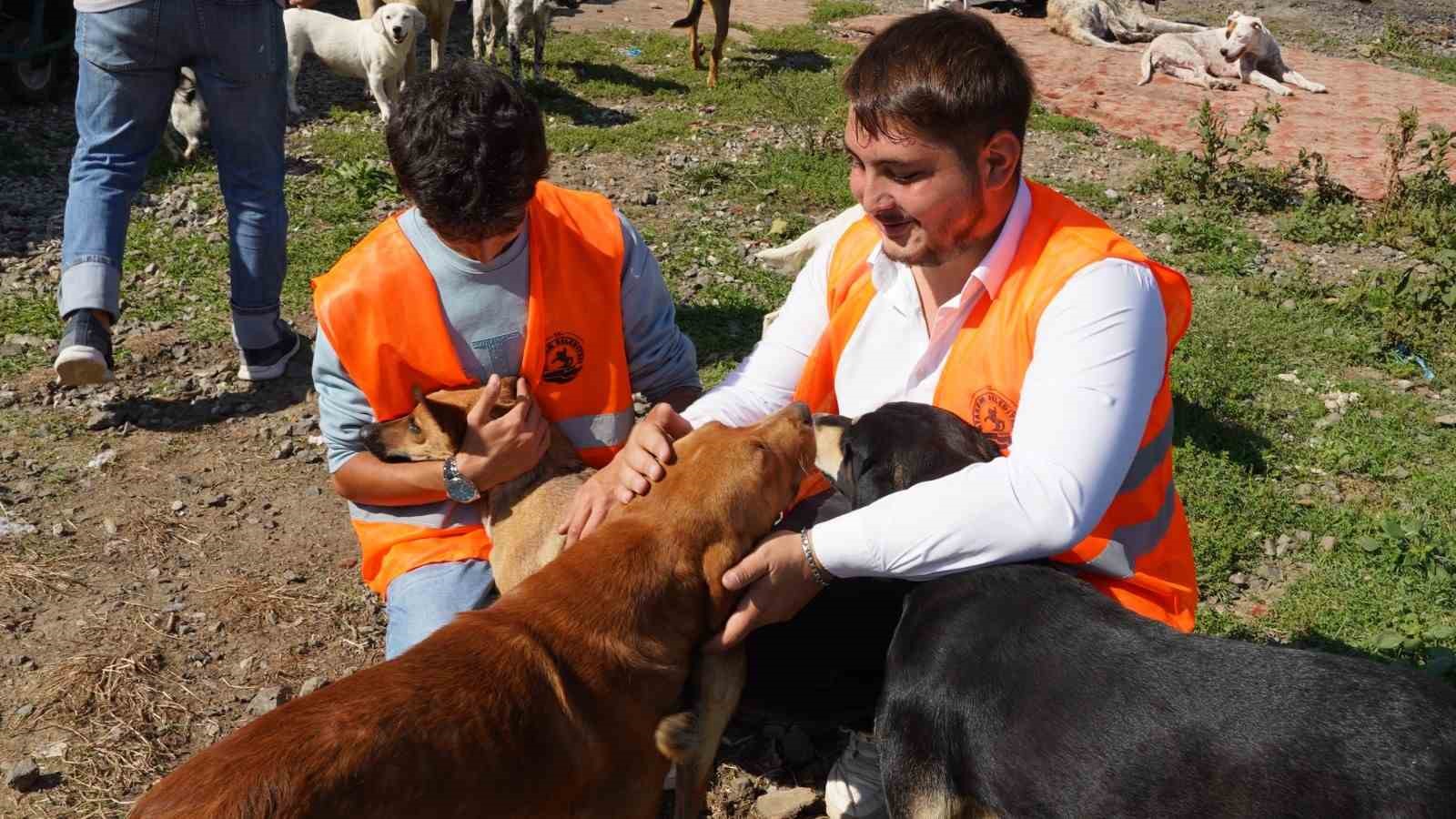 Atakum Belediyesi patili dostların yanında
