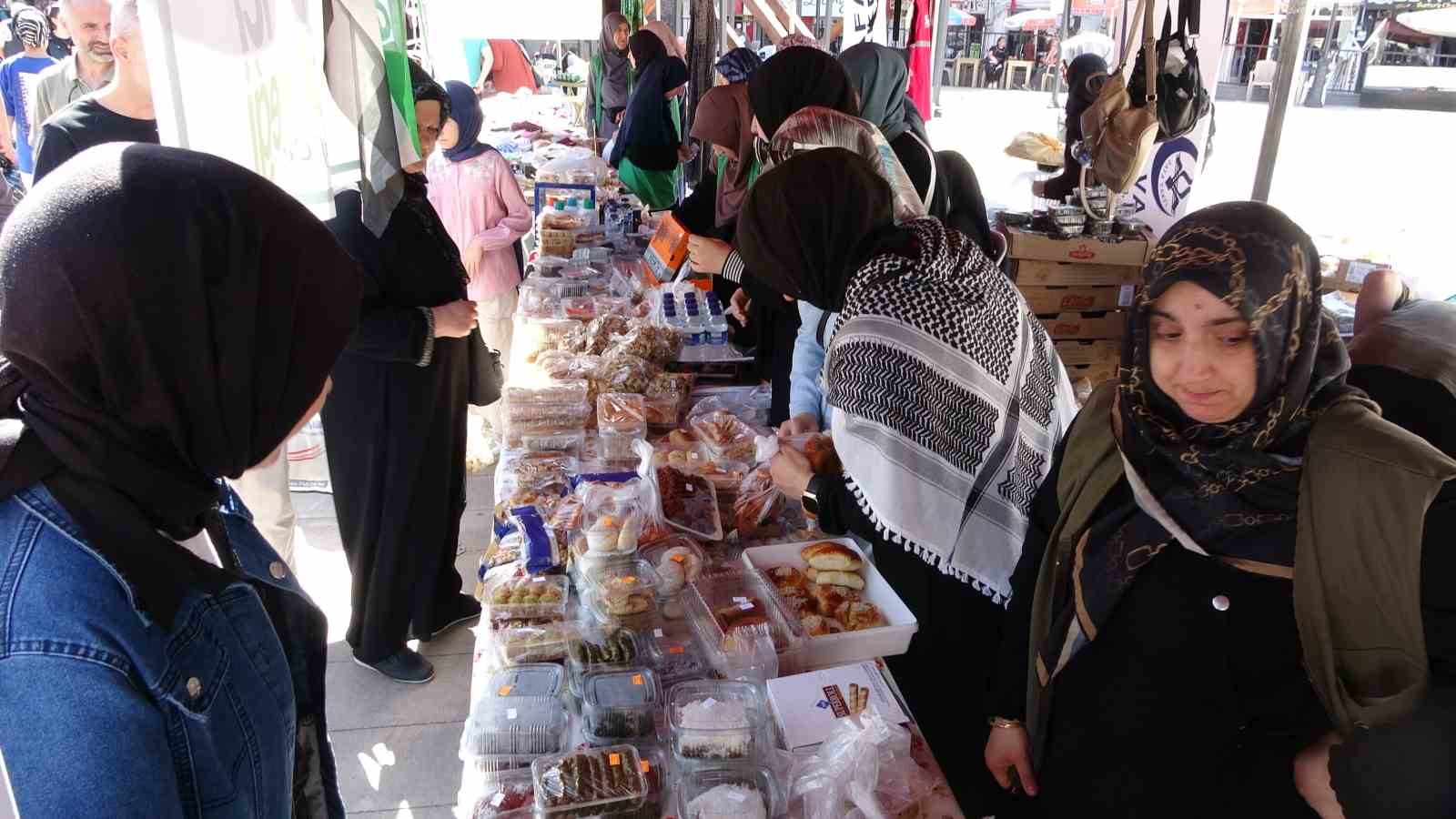 Kütahya’da Filistin-Gazze yararına hayır çarşısı
