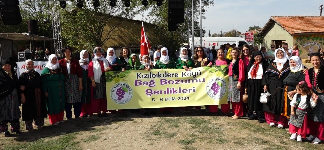 Kızılcıkdere 4. Bağ Bozumu etkinlikleri renkli görüntülere sahne oldu
