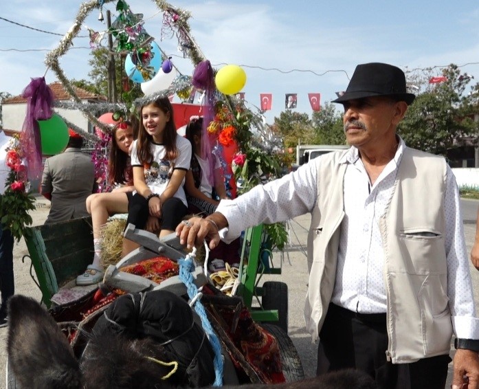 Kızılcıkdere 4. Bağ Bozumu etkinlikleri renkli görüntülere sahne oldu
