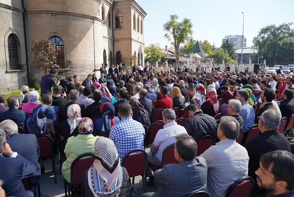 Bakan Tekin öğretmenler ile buluştu
