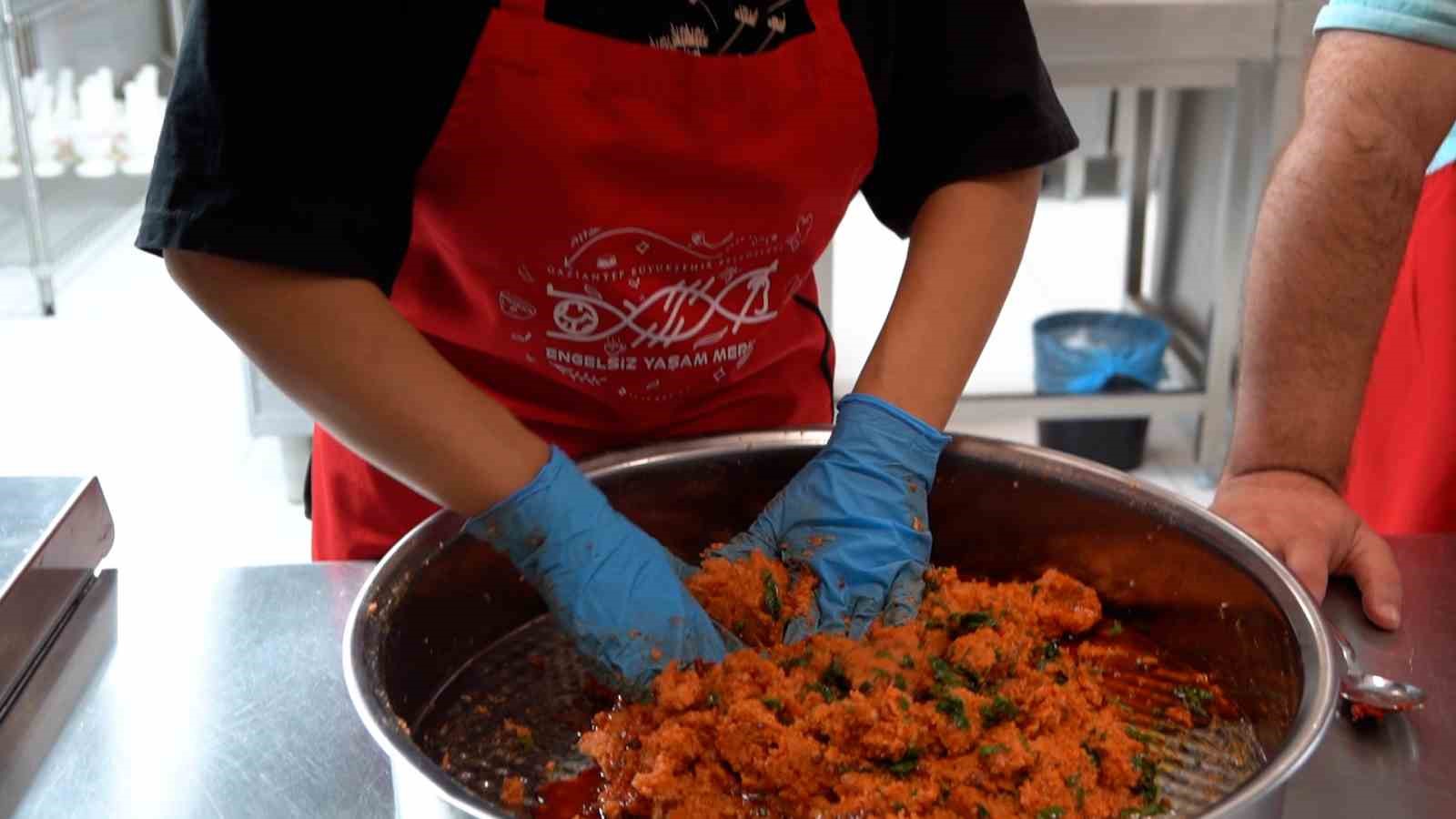 Gaziantep’teki engelliler, aşçılığa ilk adımı Gastronomi Atölyesi’nde atıyor
