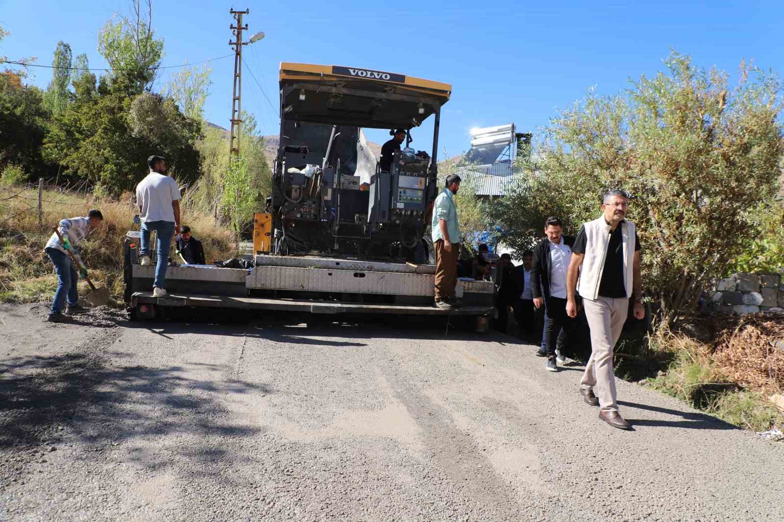 Vali Çelik hizmet alanlarını denetledi
