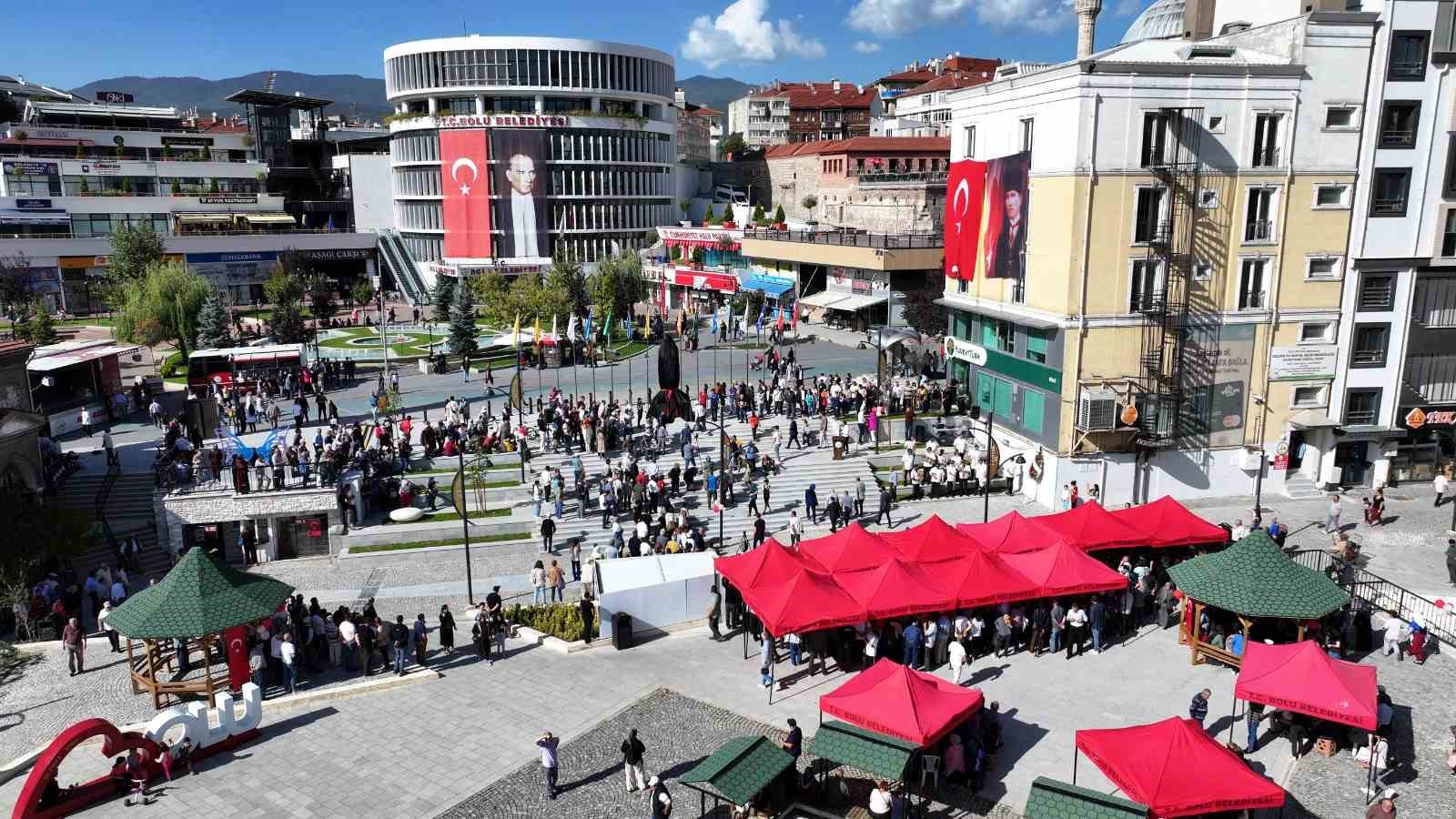 Bolu Belediyesi, 147. yılını İmaret Meydanı’nın açılışıyla kutladı
