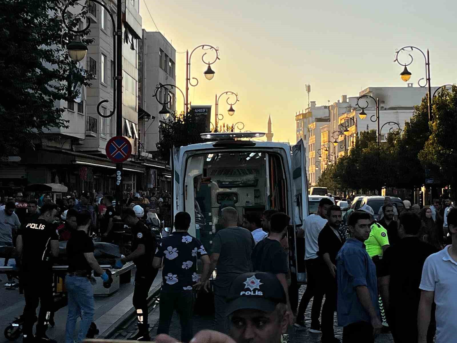 Boşanma aşamasındaki eşini, çocuğunun yanında öldürdü
