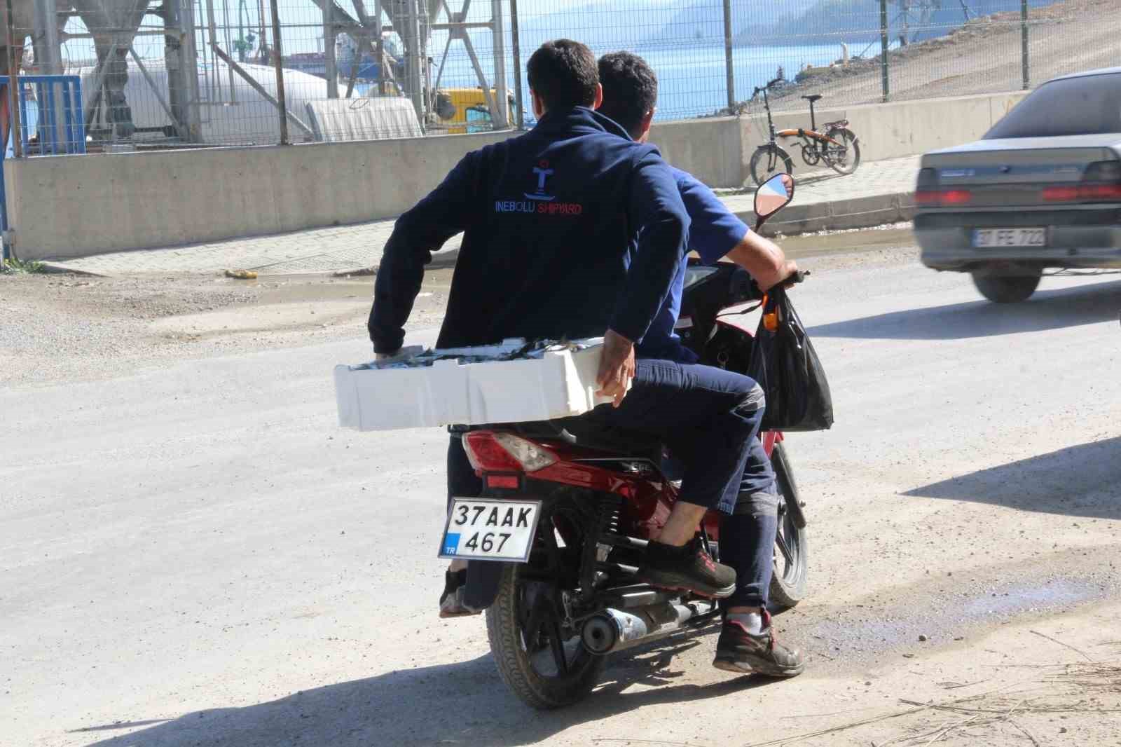 Kastamonu’da ele geçirilen 162 kasa küçük balık ihtiyaç sahiplerine dağıtıldı
