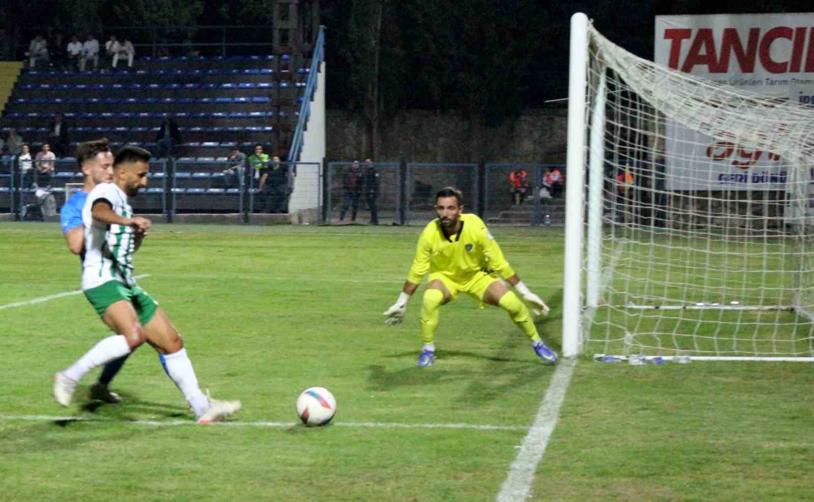 TFF 2. Lig: Karacabey Belediyespor: 1 - Serik Belediyespor: 2
