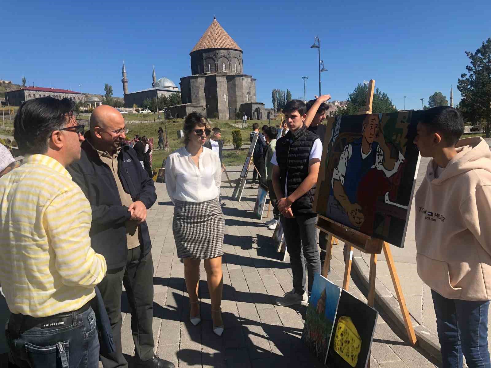 Kars karma resim sergisi yoğun ilgi gördü
