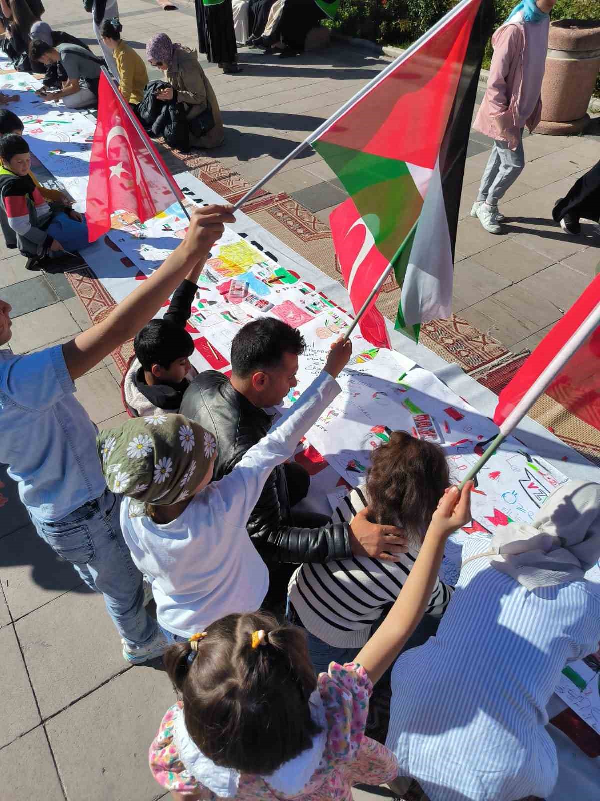 Devlet korumasındaki çocuklar “Filistin’deki Çocuklar İçin Çiz” etkinliğine katıldı
