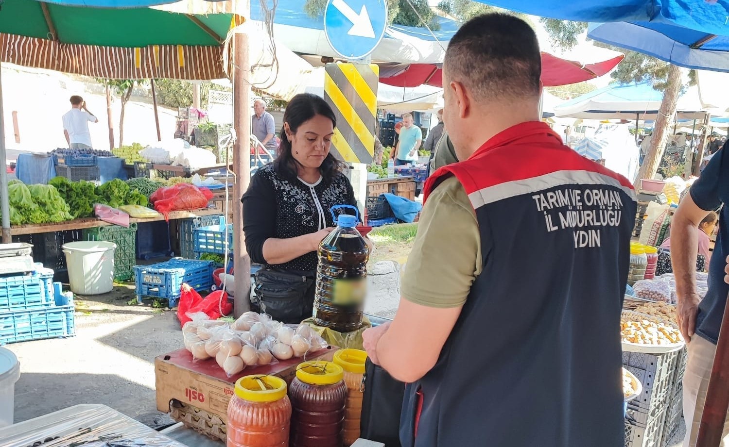 Efeler’de semt pazarlarına sıkı denetim
