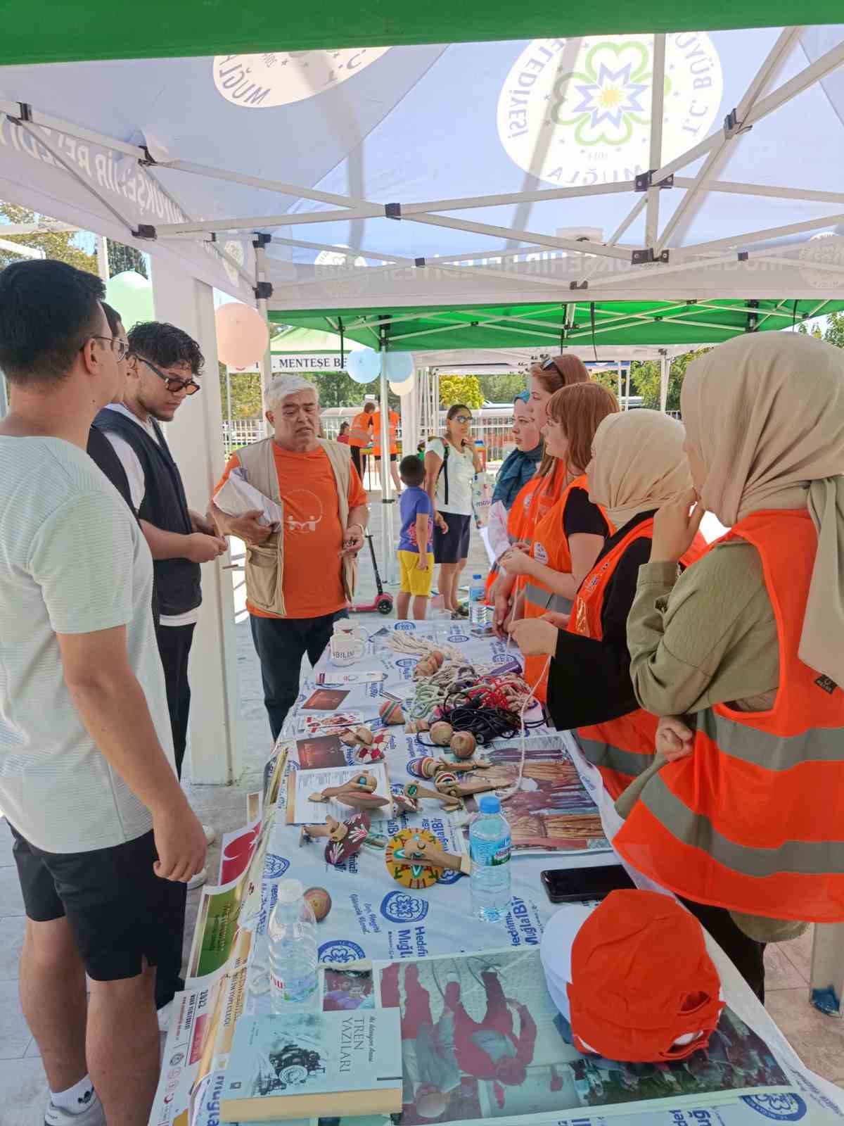 Şenlikte Metinbilim Enstitüsünden Otantik çocuk oyunları gösterisi
