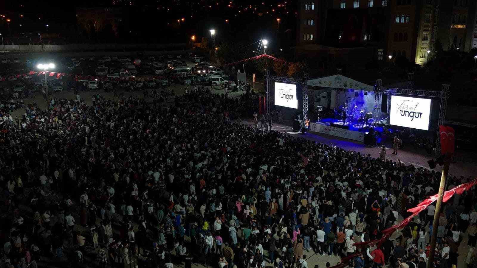 Batman’da festival on binlerin katıldığı konserle sona erdi
