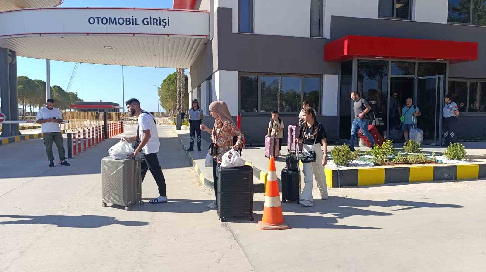 İsrail’in saldırılarından kaçanları taşıyan 4. gemi de geldi
