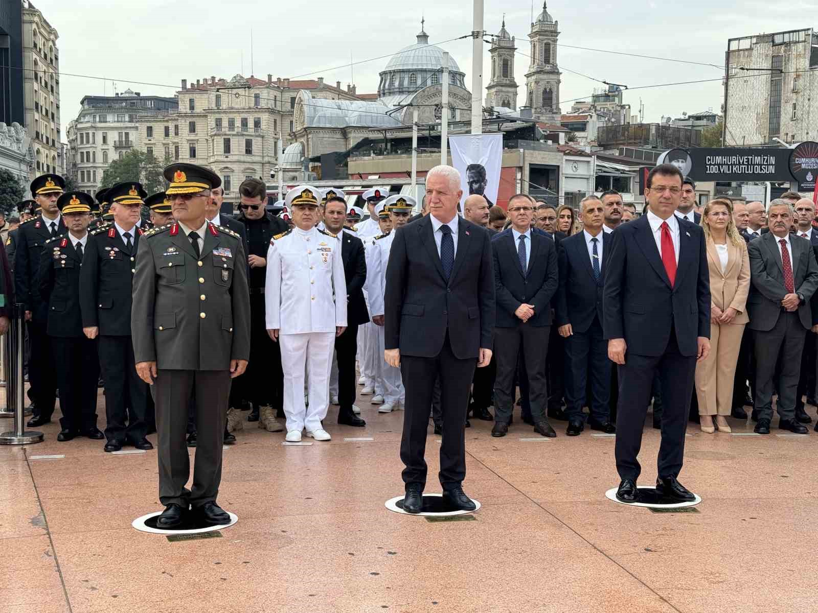 İstanbul’un kurtuluşunun 101. yıl dönümü Taksim’de kutlandı
