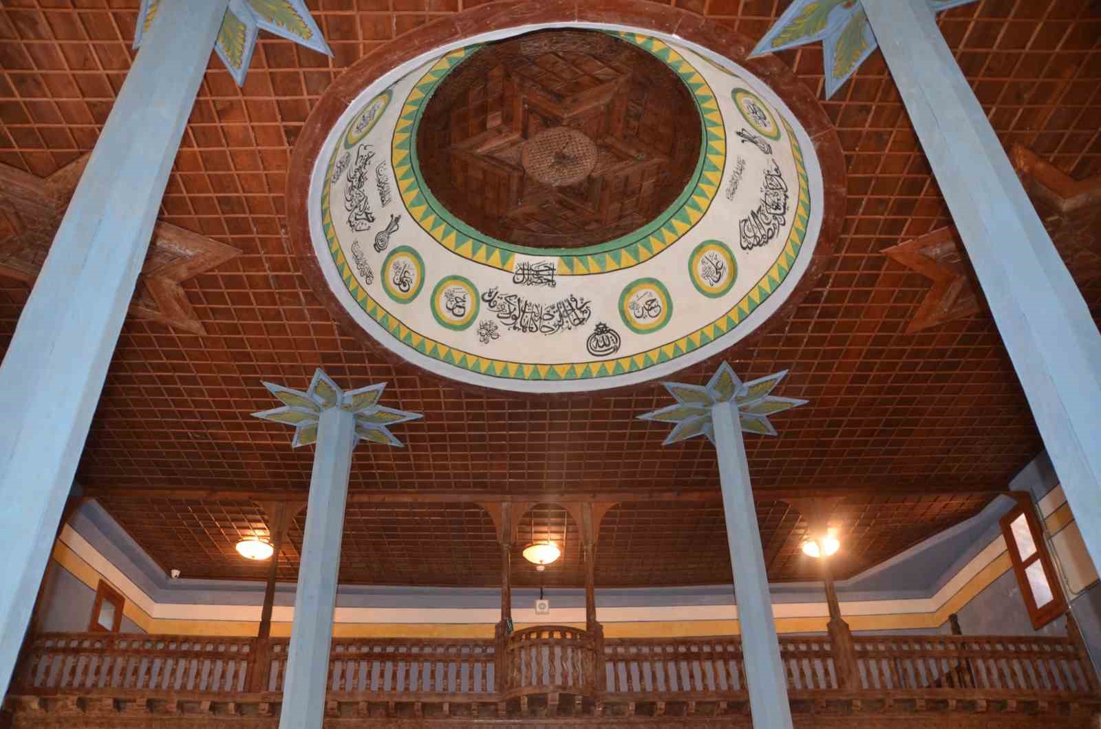 Antalya’daki 600 yıllık Sarıhacılar Camii yıllara meydan okuyor
