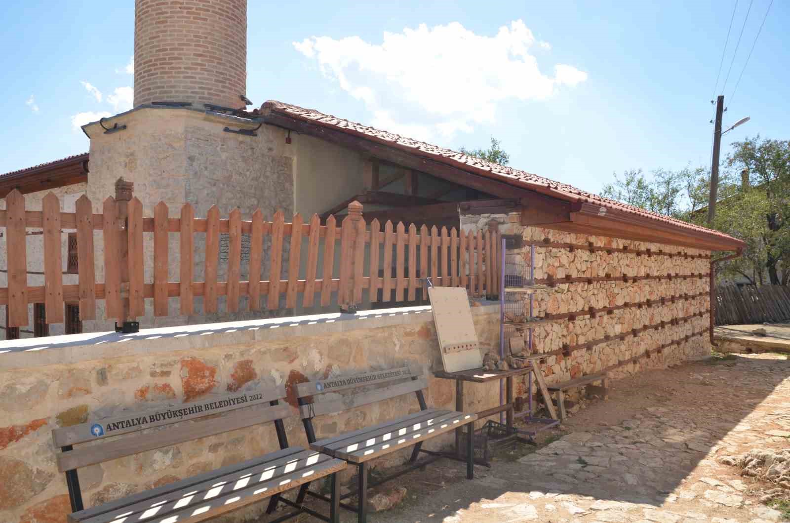 Antalya’daki 600 yıllık Sarıhacılar Camii yıllara meydan okuyor
