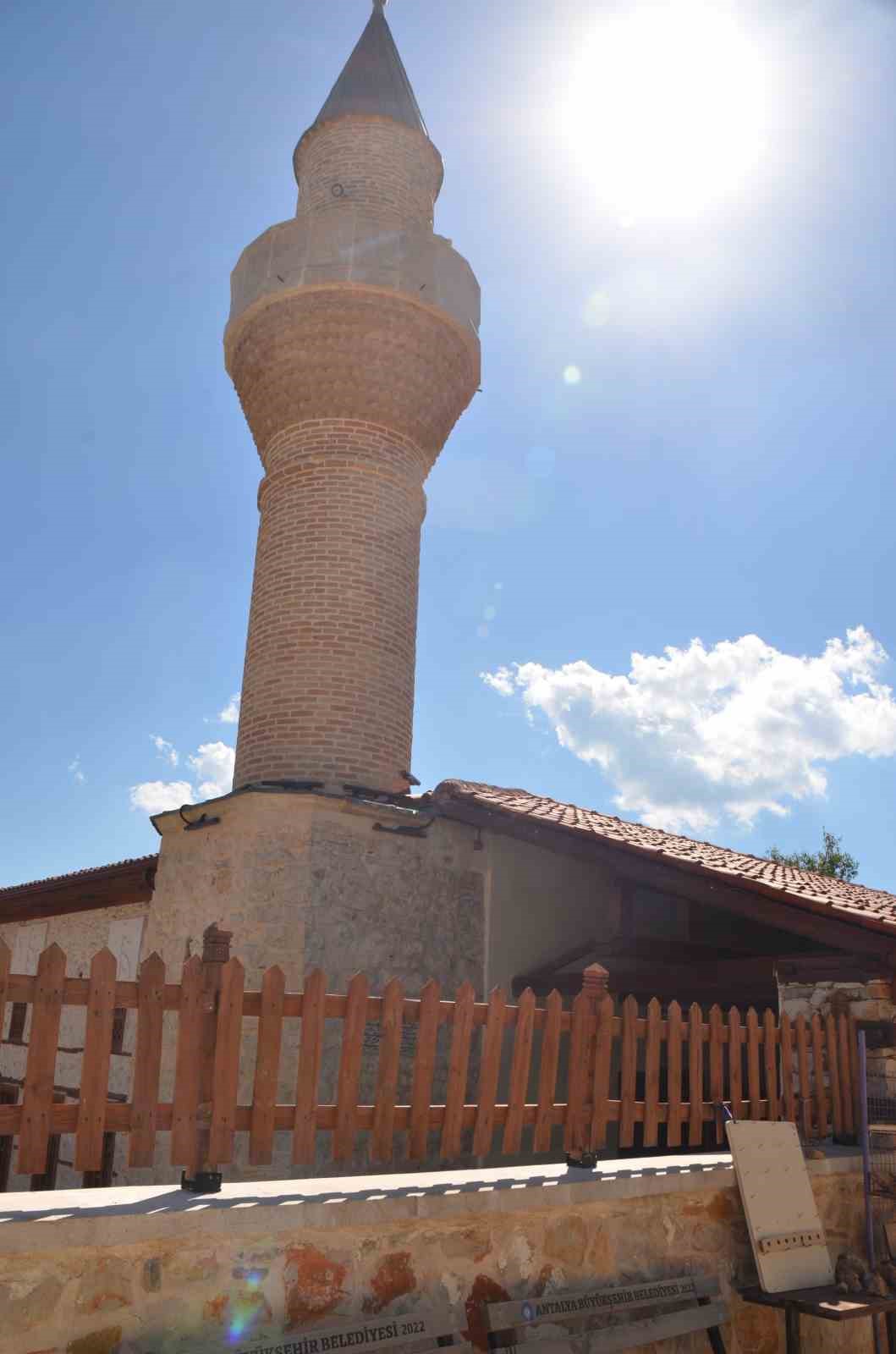 Antalya’daki 600 yıllık Sarıhacılar Camii yıllara meydan okuyor
