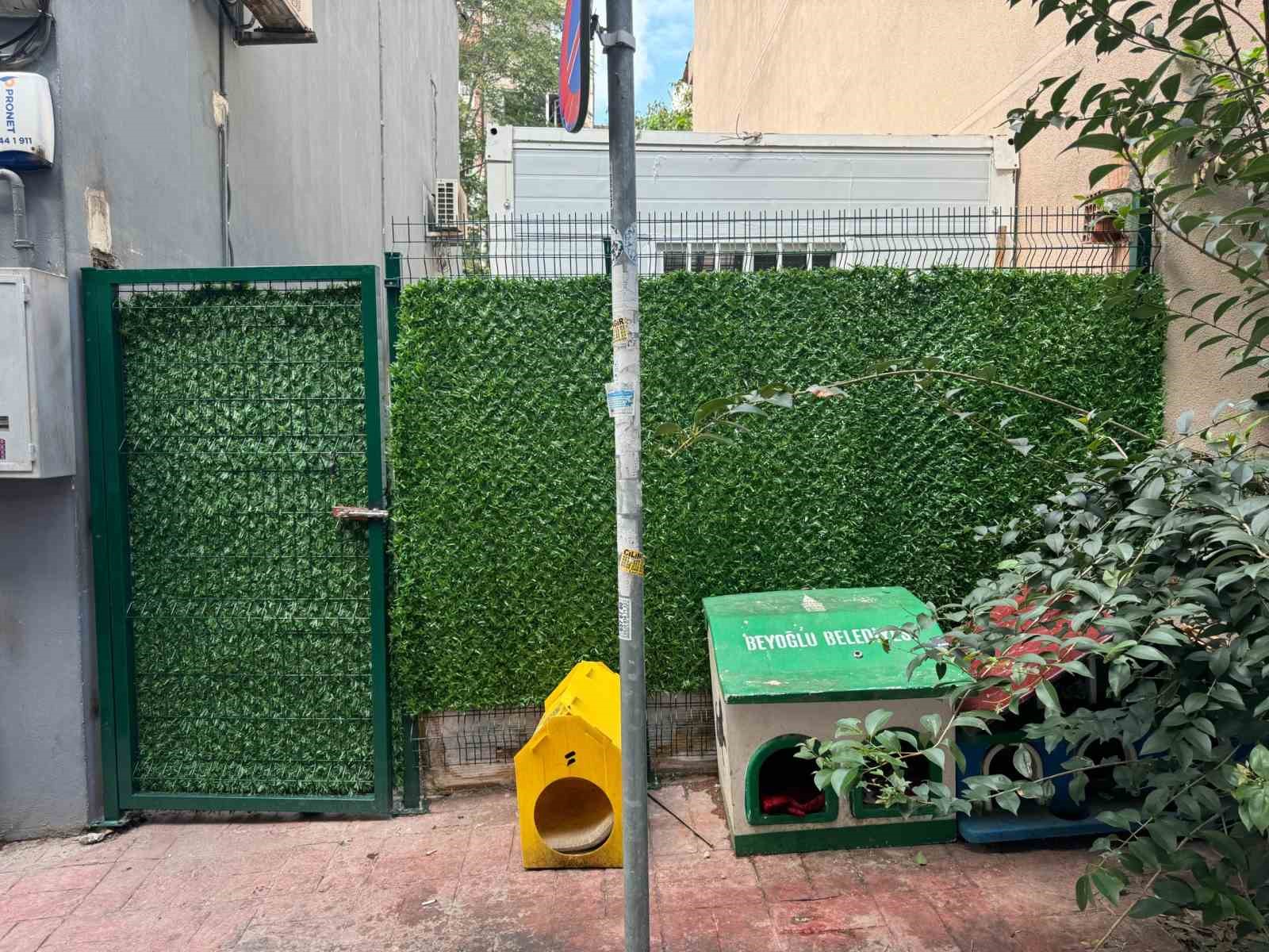 Beyoğlu Belediyesi, temizlik işçilerinin dinlenme odasını yenileyerek çalışma şartlarını iyileştirdi
