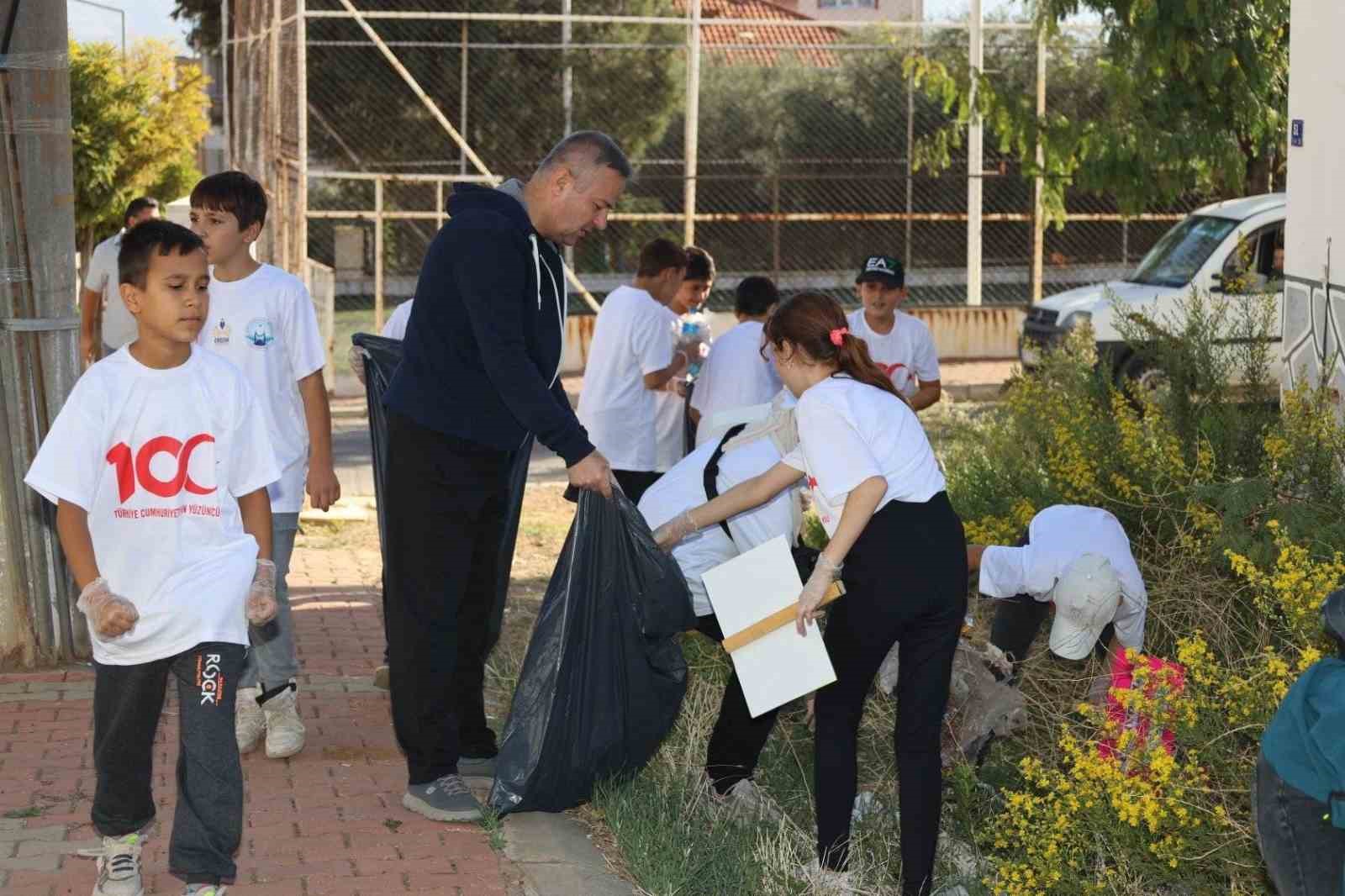 Karacasu’da Dünya Yürüyüş Günü’nde çöp temizliği yapıldı
