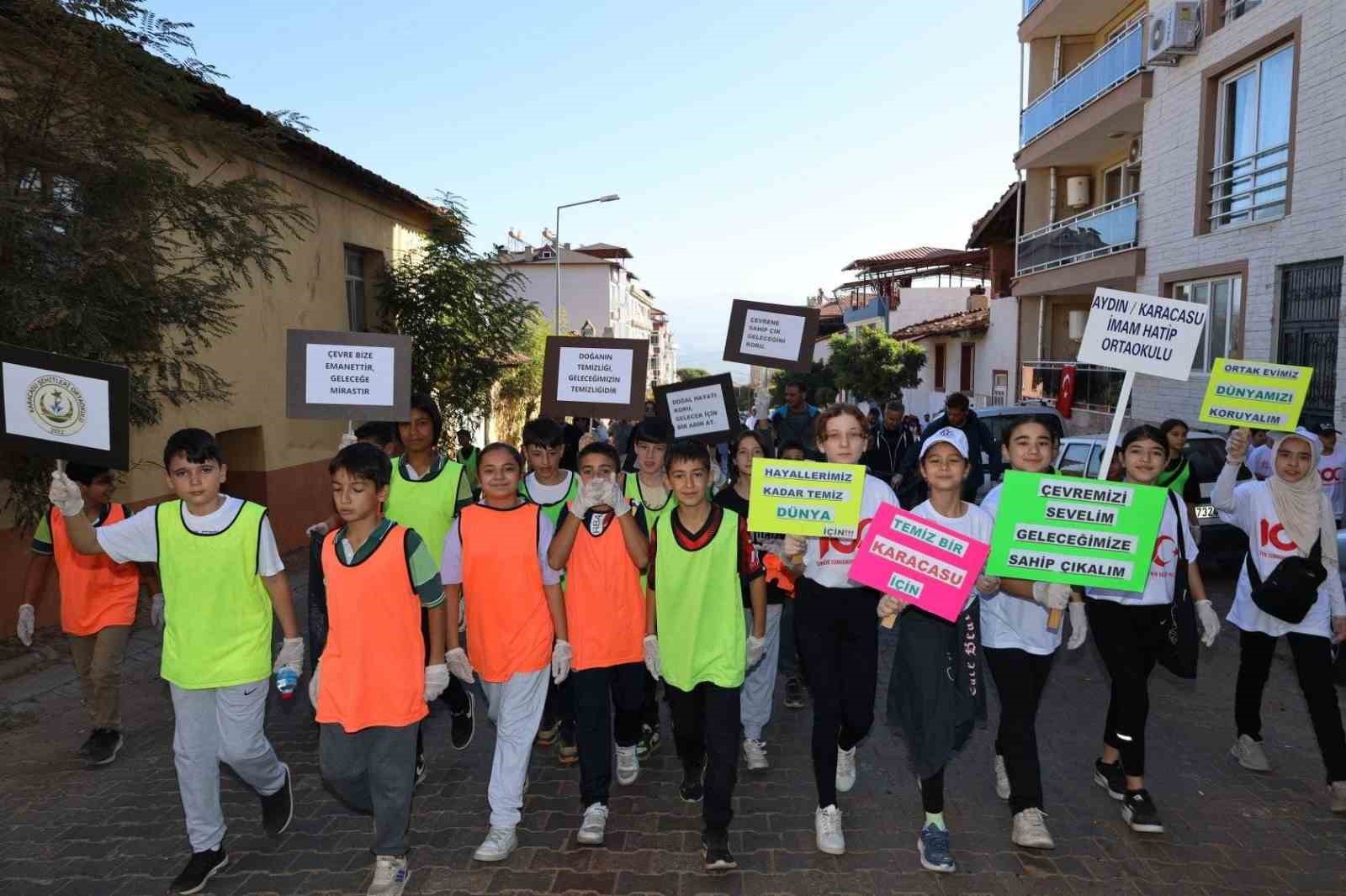 Karacasu’da Dünya Yürüyüş Günü’nde çöp temizliği yapıldı
