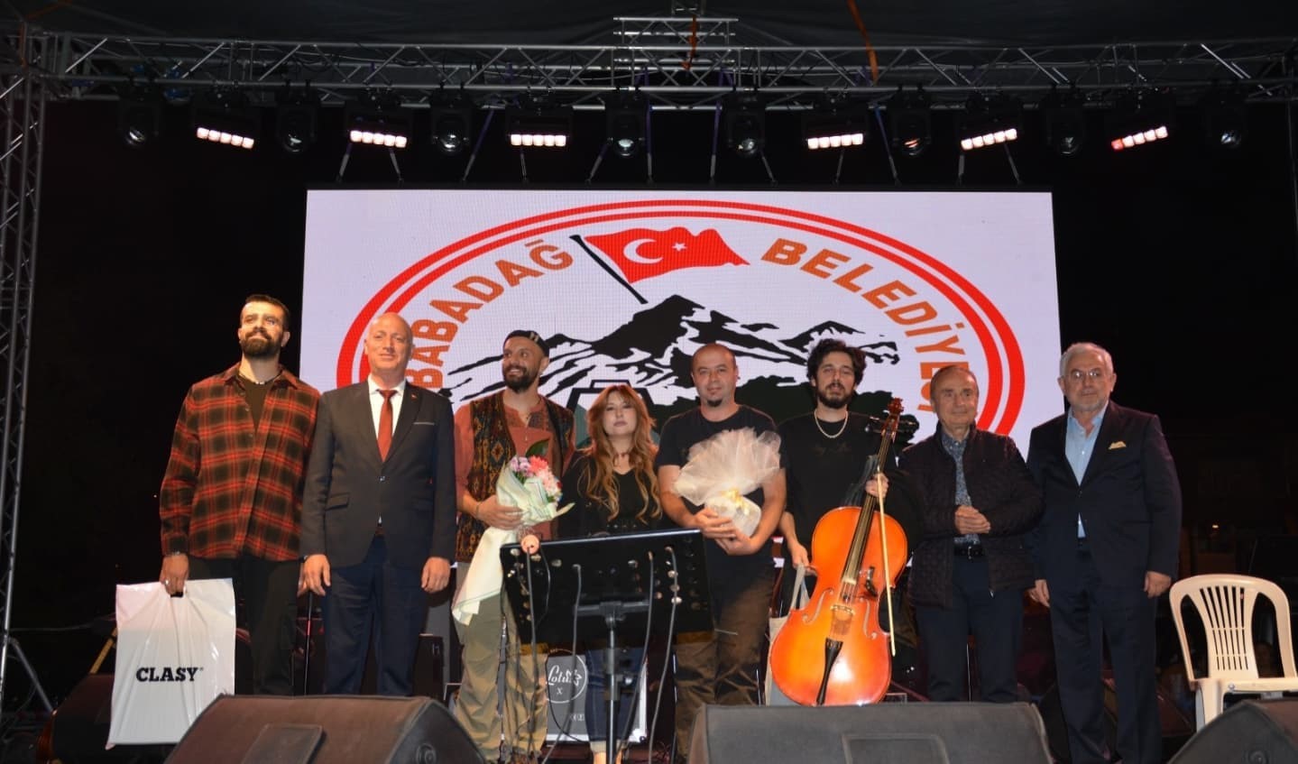 Uğur Işılak, Babafest’te unutulmaz bir gece yaşattı
