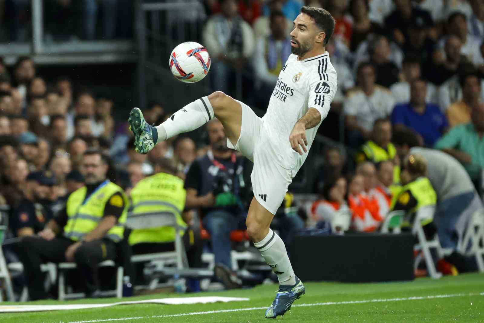 Real Madrid, sezonu kapatan Carvajal’ın sözleşmesini uzattı
