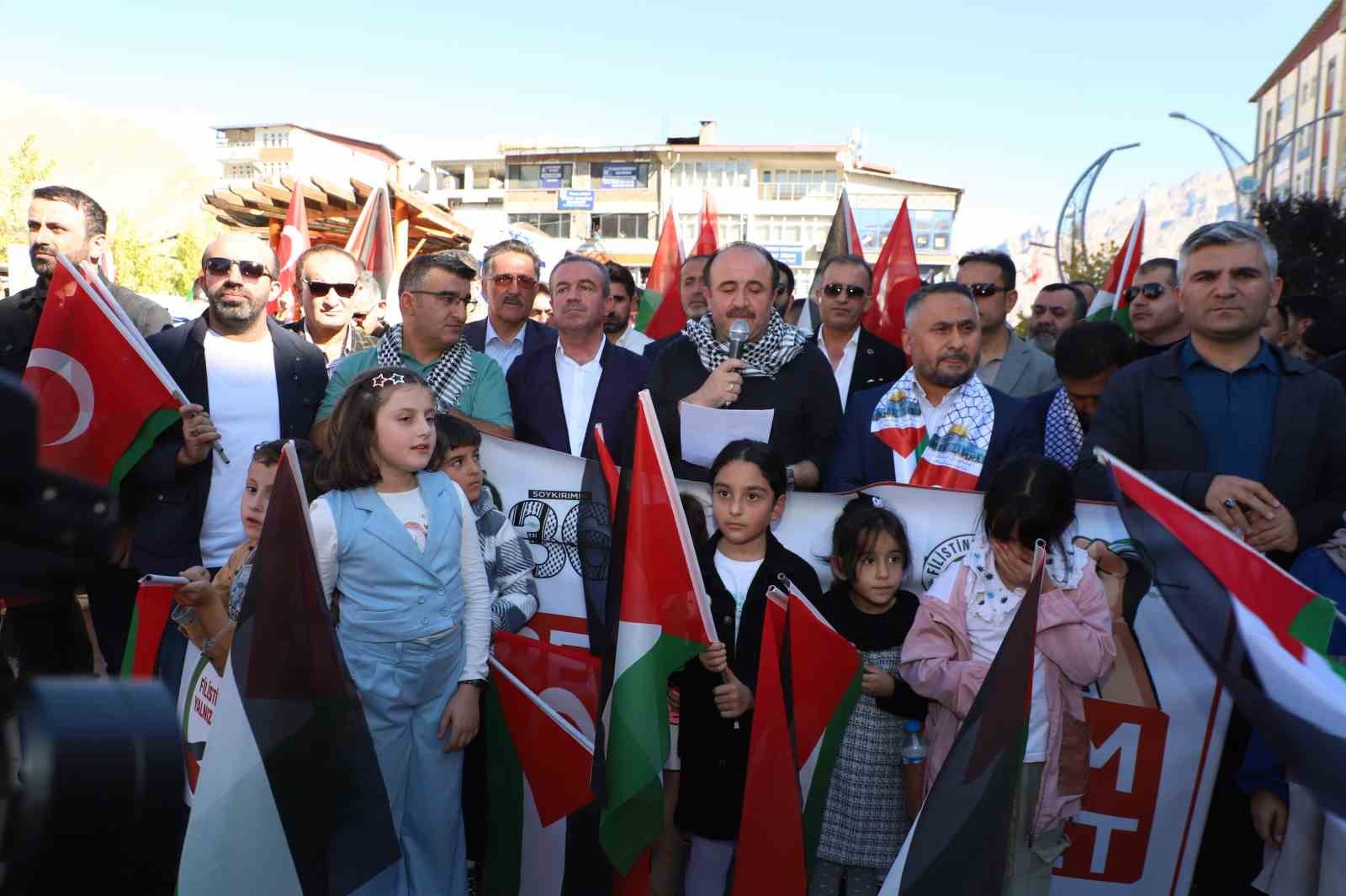 Hakkari’de ‘Soykırıma lanet, direnişe bin selam’ yürüyüşü
