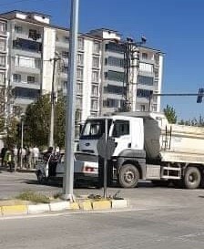 Elazığ’da kamyon ile otomobil çarpıştı: 2 yaralı
