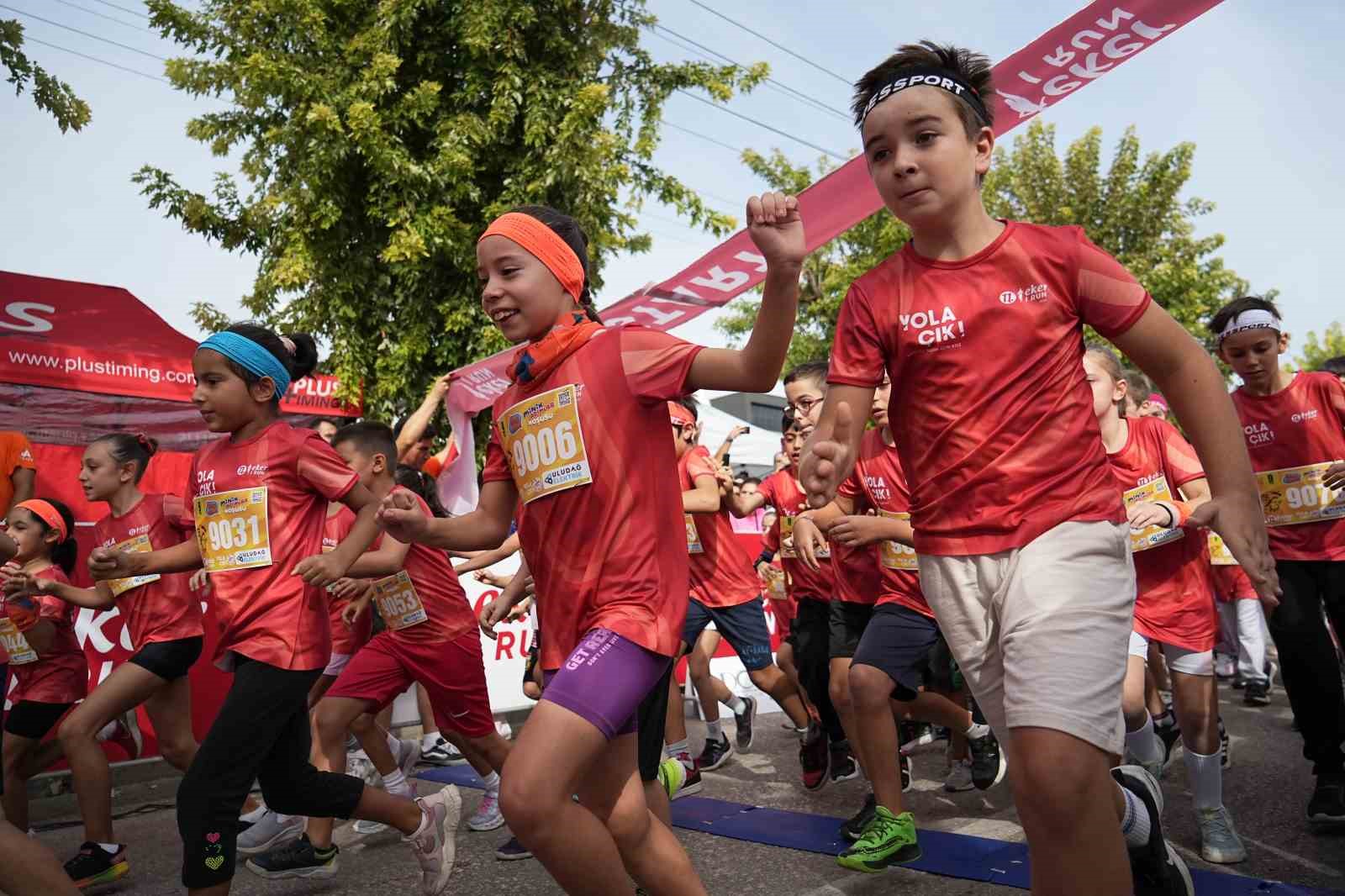 Bursalıların akın ettiği 11. Eker I Run, rekor katılımla gerçekleşti
