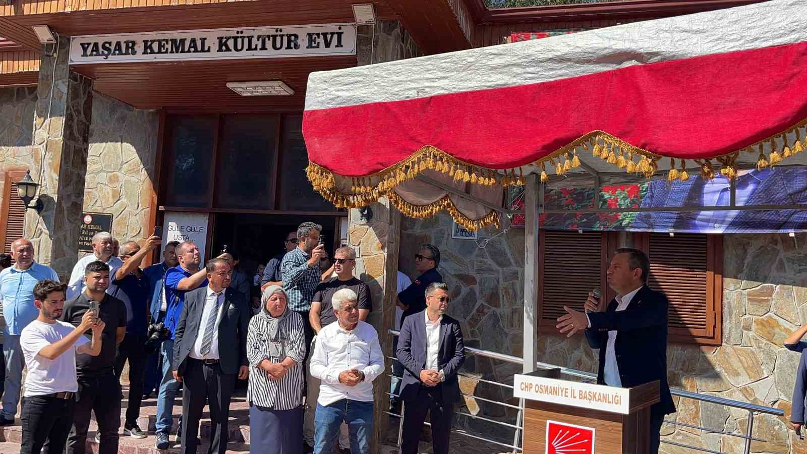 Özgür Özel, Osmaniye’de ünlü yazar Yaşar Kemal’i anma programına katıldı
