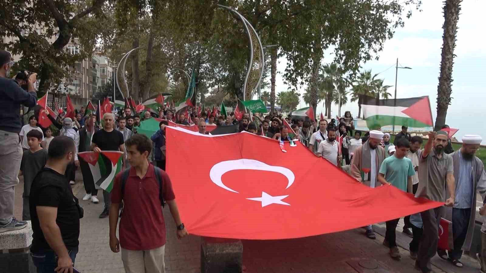 Yalova’da Gazze işgalinin 1. yıl dönümünde protesto yürüyüşü
