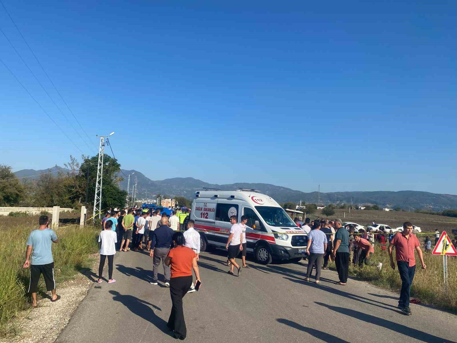 Otomobille çarpışan elektrikli motosikletteki çocuk öldü, kuzeni ağır yaralandı
