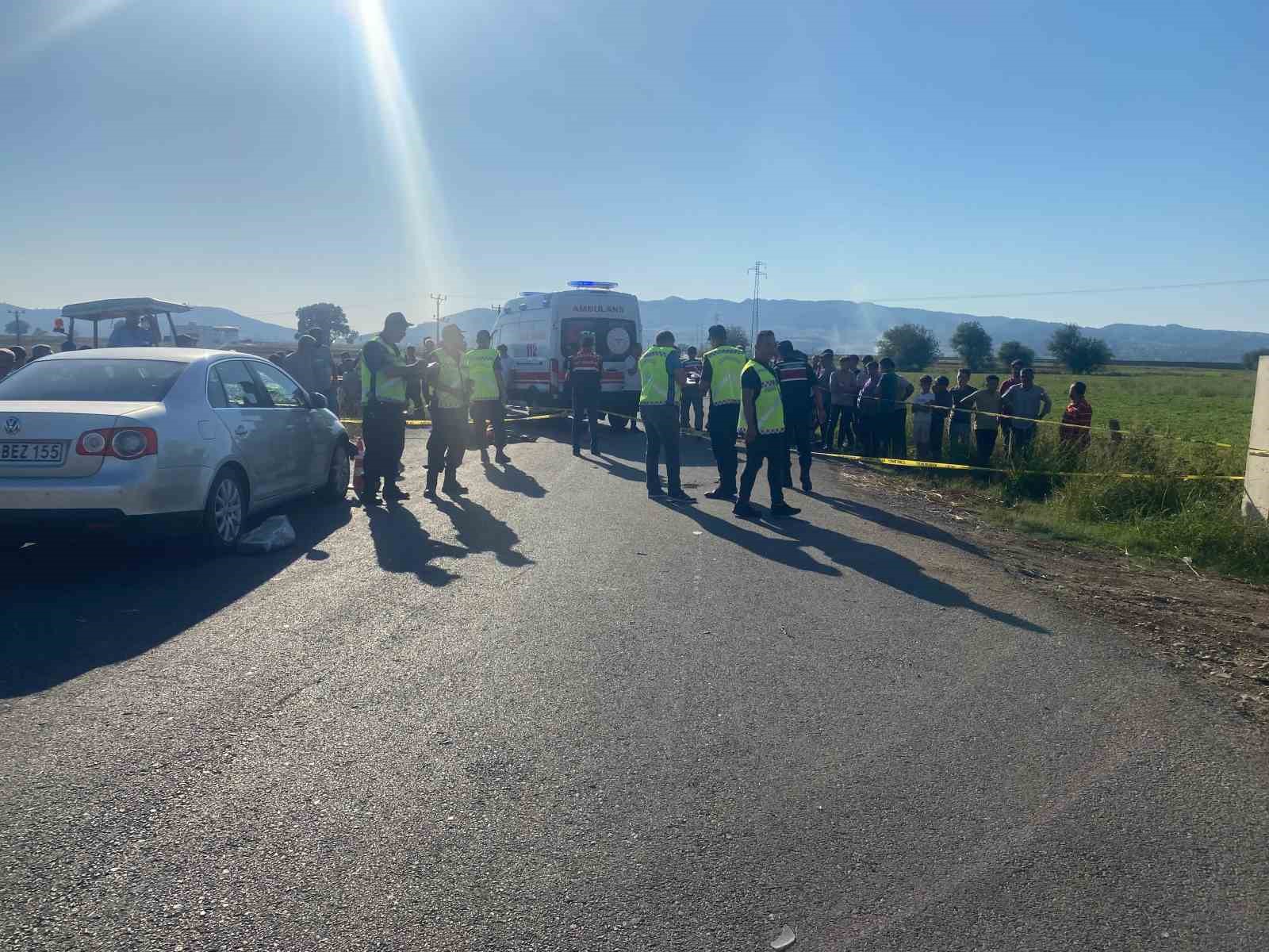 Otomobille çarpışan elektrikli motosikletteki çocuk öldü, kuzeni ağır yaralandı
