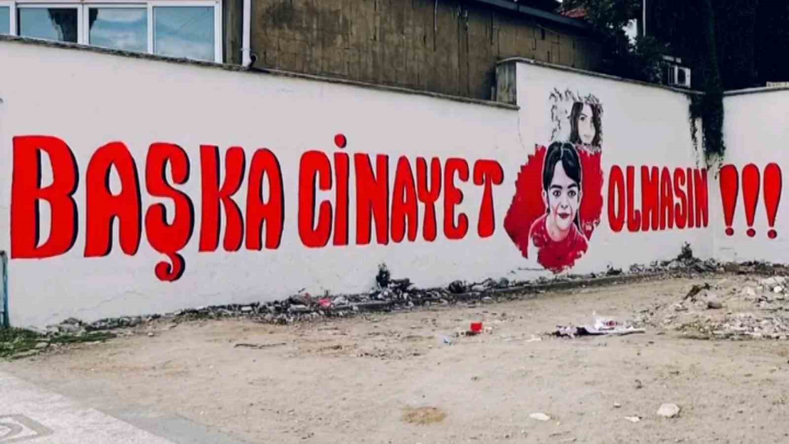 Azerbaycanlı sanatçı duvara “Başka cinayet olmasın