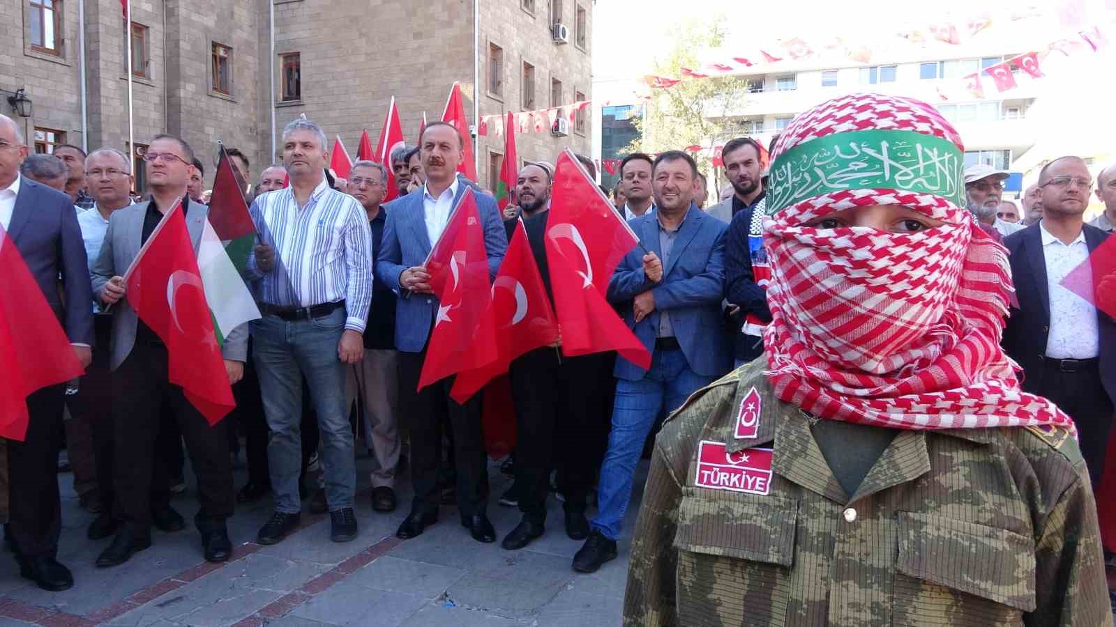 Isparta’da Gazze işgalinin 1’inci yıl dönümünde protesto yürüyüşü düzenlendi
