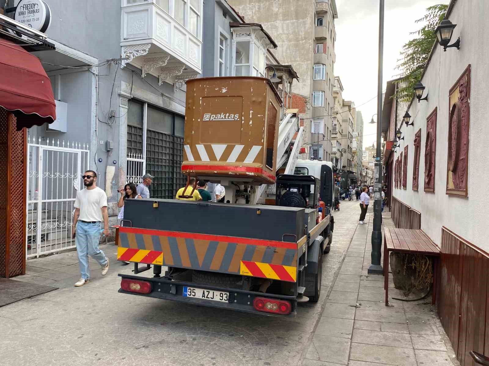 İzmir’de korku evleri önündeki tasvirler toplanıyor
