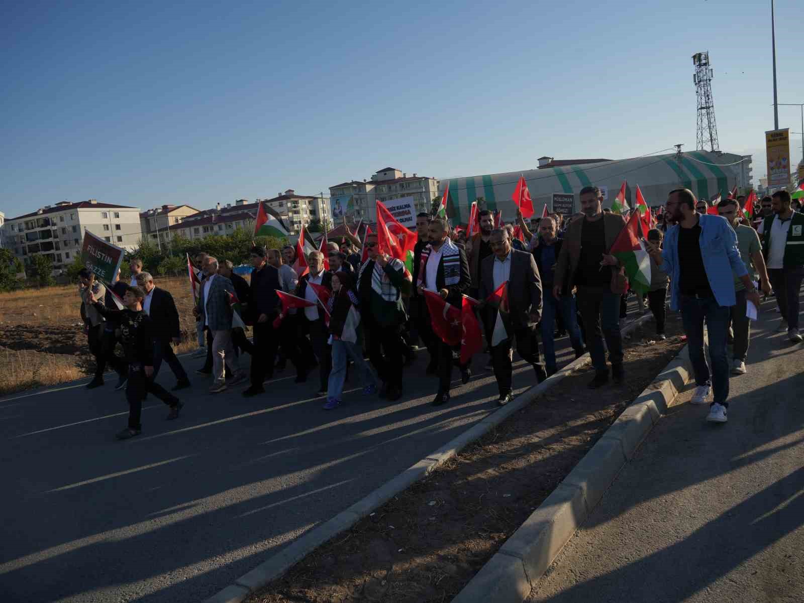 Iğdır’da Gazze’ye düstek yürüyüşü
