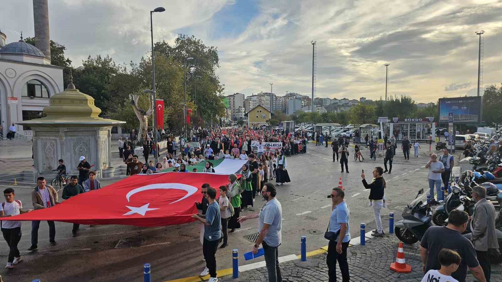 Bandırma’da Gazze’ye destek yürüyüşü
