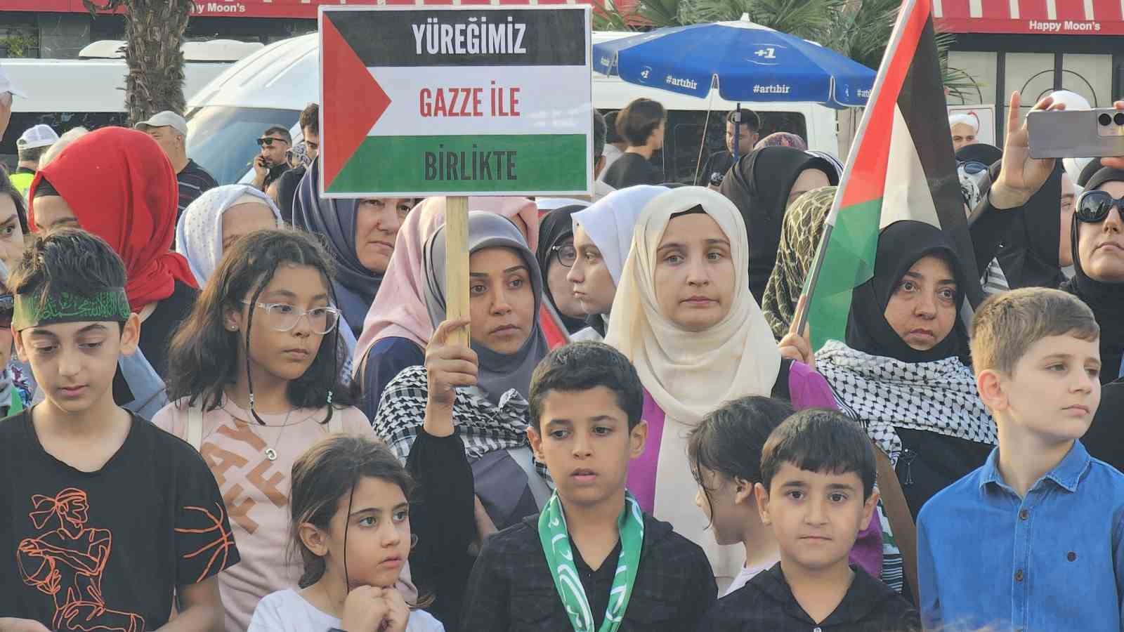 Bandırma’da Gazze’ye destek yürüyüşü
