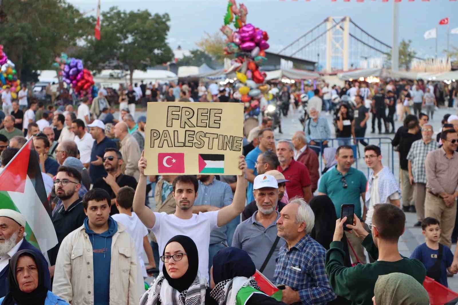 Bandırma’da Gazze’ye destek yürüyüşü
