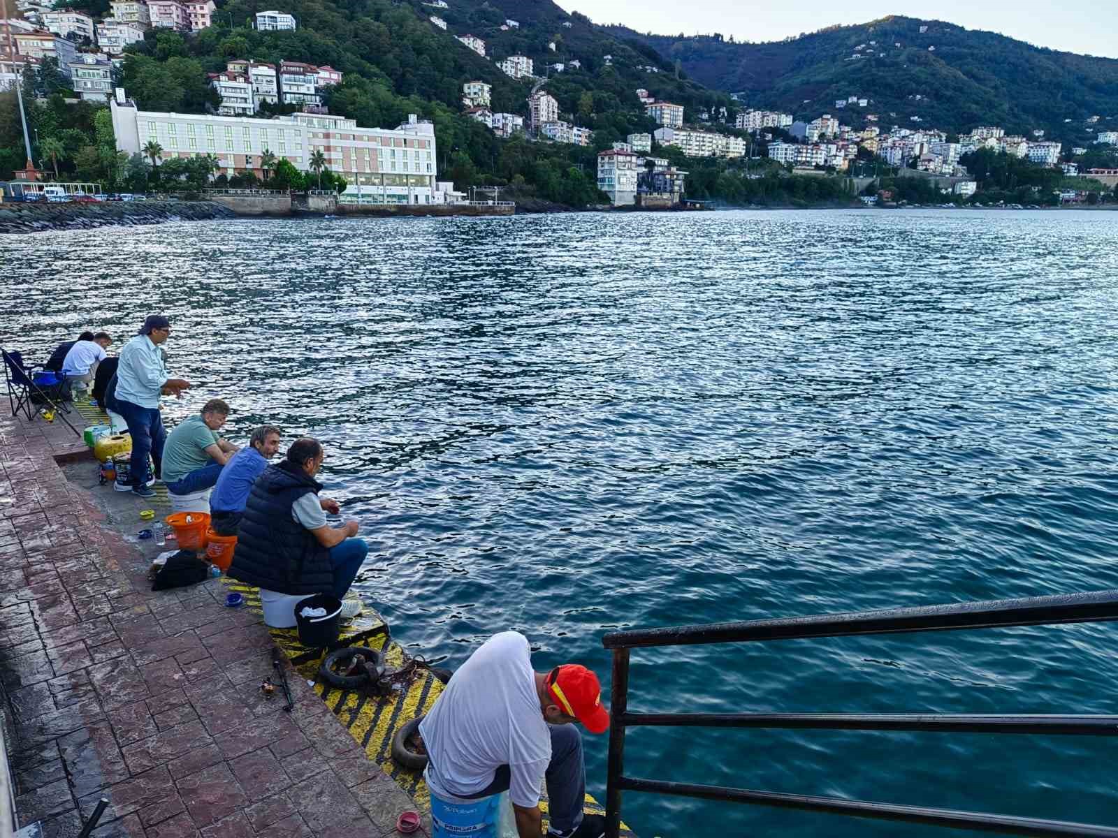 Ordu’da amatör balıkçılar hafta sonunda rıhtıma akın etti
