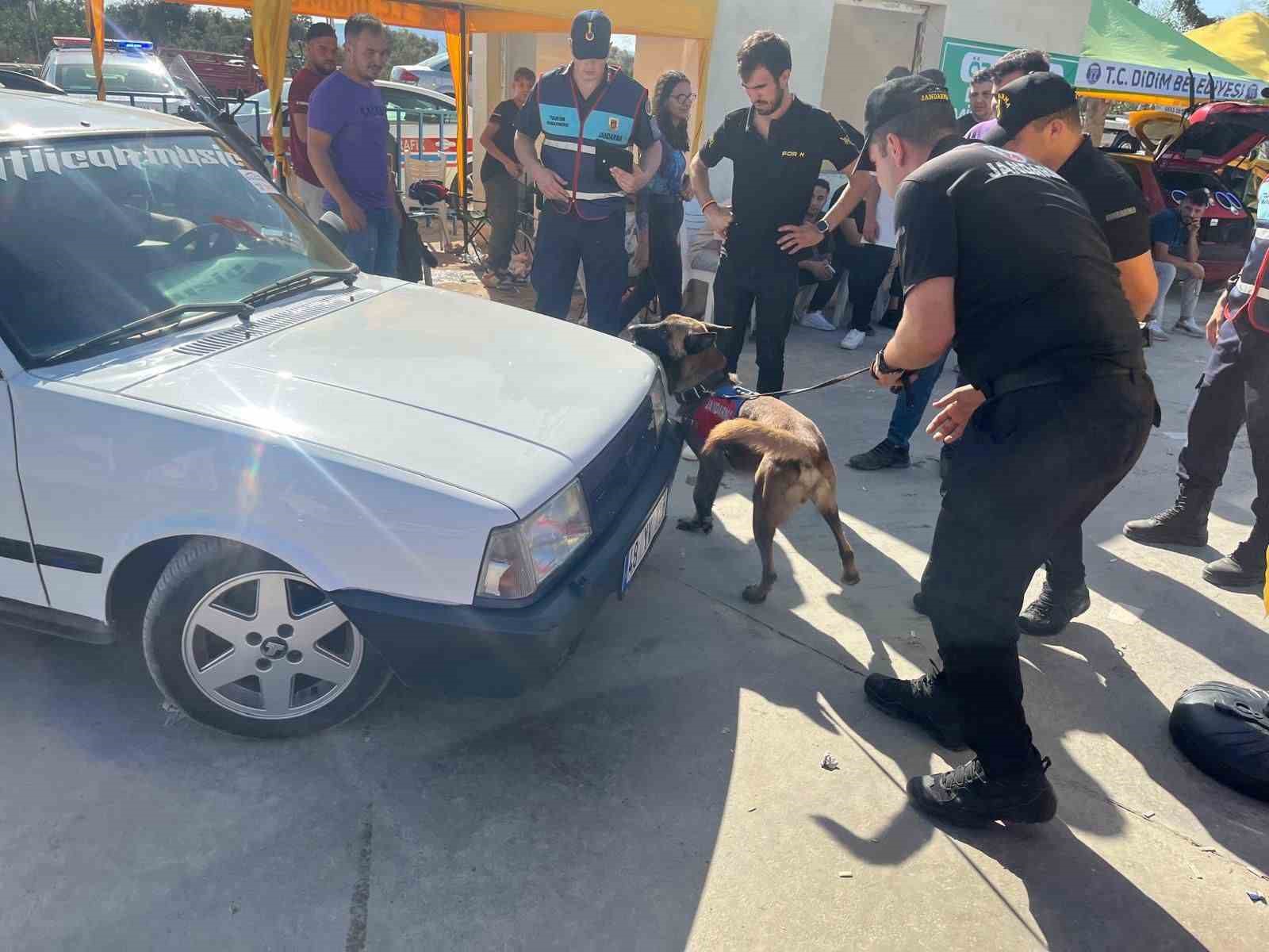 Jandarma, Didim’deki festivalin güvenliğini sağladı
