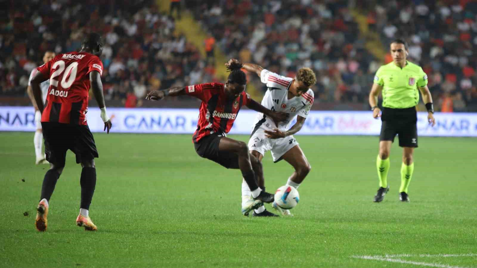 Trendyol Süper Lig: Gaziantep FK: 0 - Beşiktaş: 1 (İlk yarı)
