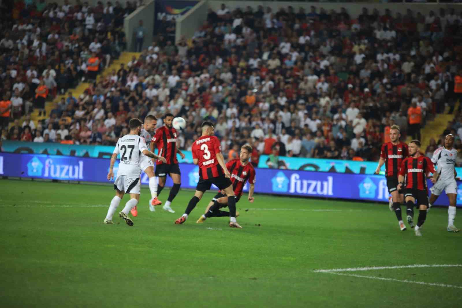 Trendyol Süper Lig: Gaziantep FK: 0 - Beşiktaş: 1 (İlk yarı)
