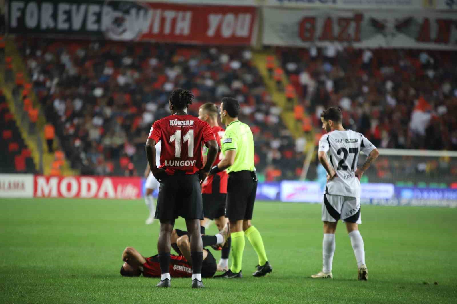 Trendyol Süper Lig: Gaziantep FK: 0 - Beşiktaş: 1 (İlk yarı)
